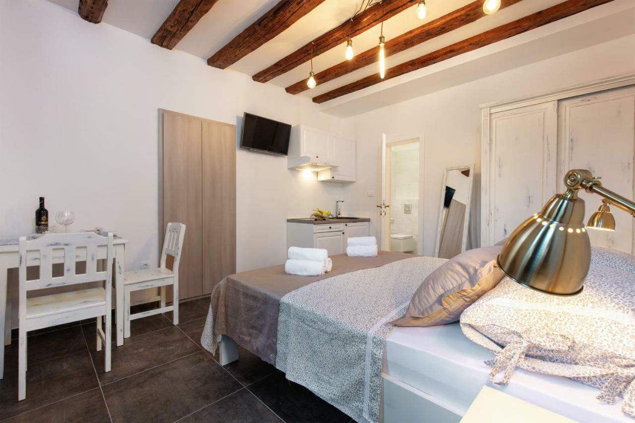 Studio Apartments Insula Split Dış mekan fotoğraf