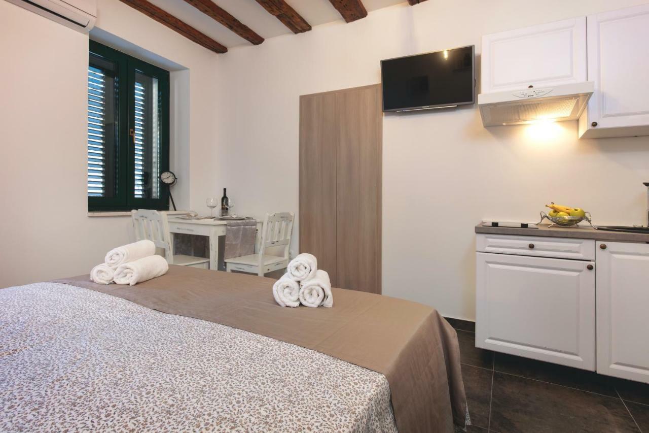 Studio Apartments Insula Split Dış mekan fotoğraf